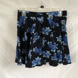 ☀️Donating Soon☀️LC Lauren Conrad Skirt Size M